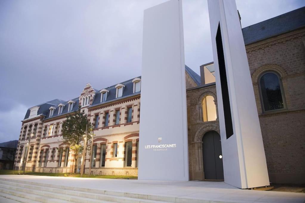 Le Cyrano, Deauville - App. T2 Proche De La Mer Экстерьер фото